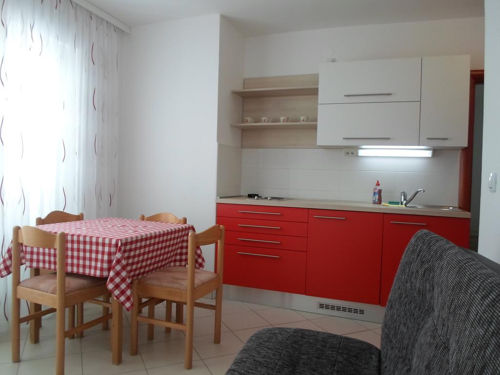 Apartments Biba Novalja Pokój zdjęcie